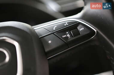 Внедорожник / Кроссовер Audi Q3 2021 в 