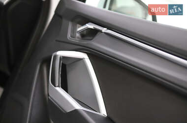 Внедорожник / Кроссовер Audi Q3 2021 в 