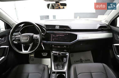 Внедорожник / Кроссовер Audi Q3 2021 в 