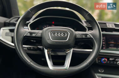 Внедорожник / Кроссовер Audi Q3 2021 в 