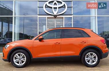 Позашляховик / Кросовер Audi Q3 2021 в 