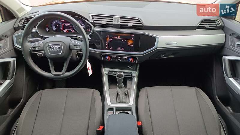 Внедорожник / Кроссовер Audi Q3 2021 в Киеве