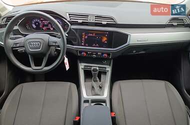Позашляховик / Кросовер Audi Q3 2021 в 