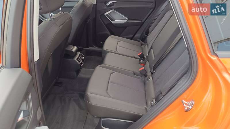 Внедорожник / Кроссовер Audi Q3 2021 в Киеве