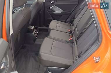 Позашляховик / Кросовер Audi Q3 2021 в 