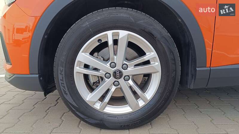 Внедорожник / Кроссовер Audi Q3 2021 в Киеве