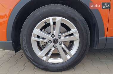 Позашляховик / Кросовер Audi Q3 2021 в 