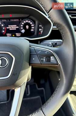 Внедорожник / Кроссовер Audi Q3 2023 в 
