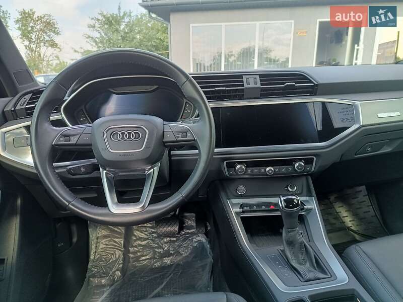 Внедорожник / Кроссовер Audi Q3 2019 в Казатине
