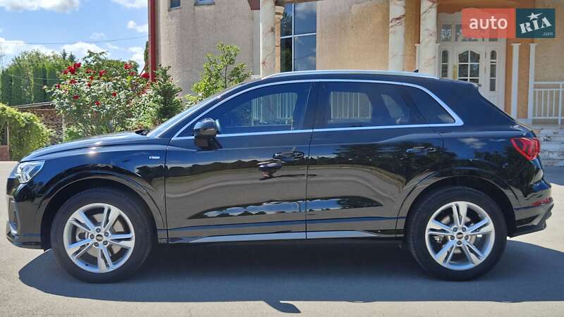 Внедорожник / Кроссовер Audi Q3 2023 в Тернополе