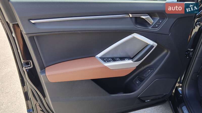 Внедорожник / Кроссовер Audi Q3 2023 в Тернополе