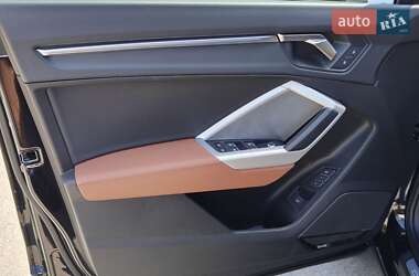 Внедорожник / Кроссовер Audi Q3 2023 в 