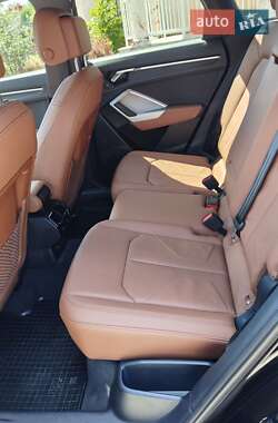 Внедорожник / Кроссовер Audi Q3 2023 в 