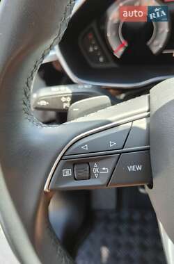 Внедорожник / Кроссовер Audi Q3 2023 в 