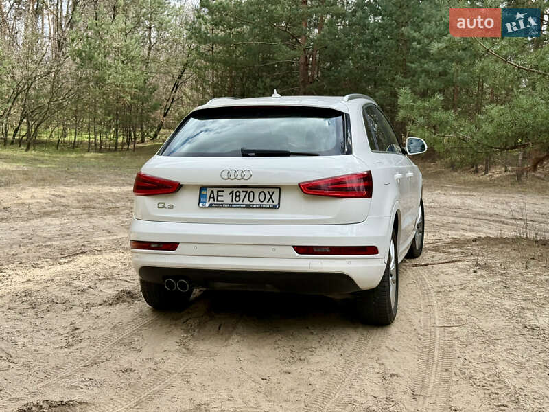 Внедорожник / Кроссовер Audi Q3 2015 в Днепре