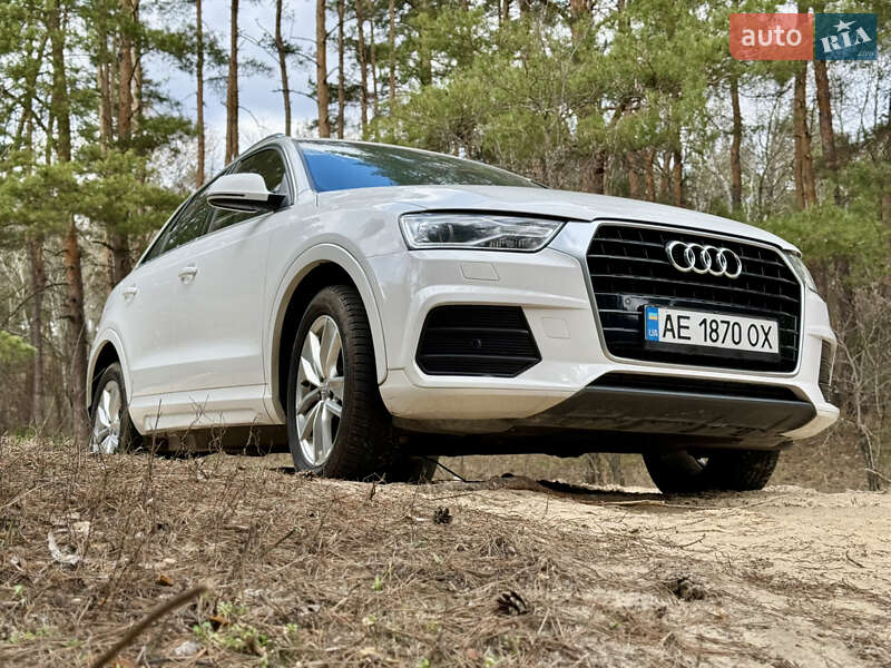 Внедорожник / Кроссовер Audi Q3 2015 в Днепре