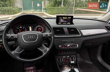 Позашляховик / Кросовер Audi Q3 2015 в 