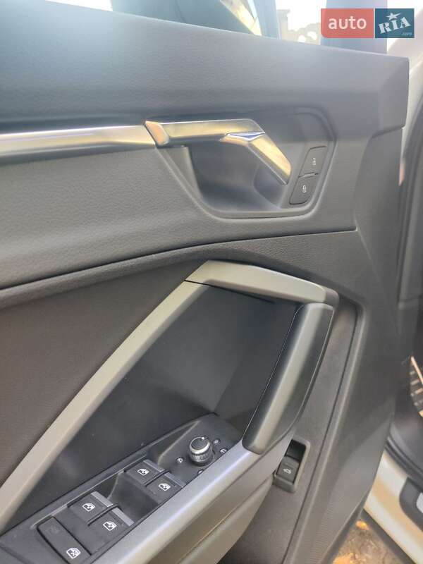 Позашляховик / Кросовер Audi Q3 2021 в Дніпрі