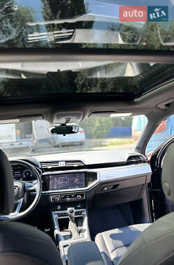Позашляховик / Кросовер Audi Q3 2019 в 