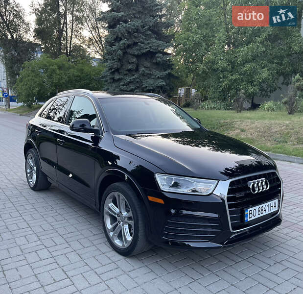 Позашляховик / Кросовер Audi Q3 2018 в 