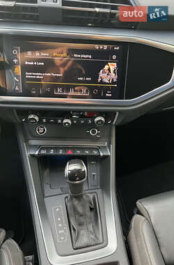 Внедорожник / Кроссовер Audi Q3 2020 в 