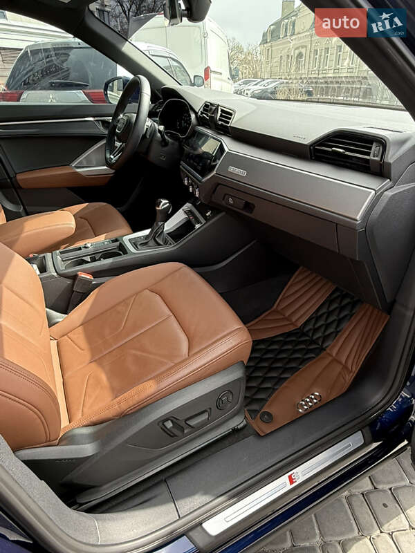 Позашляховик / Кросовер Audi Q3 2021 в Києві