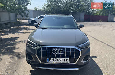 Внедорожник / Кроссовер Audi Q3 2019 в 