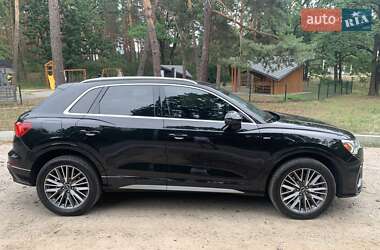 Внедорожник / Кроссовер Audi Q3 2022 в 