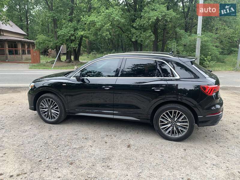 Позашляховик / Кросовер Audi Q3 2022 в Полтаві