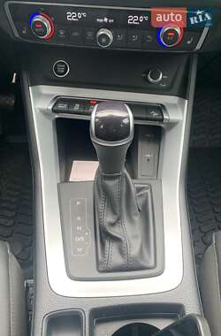 Внедорожник / Кроссовер Audi Q3 2022 в 