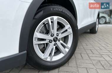 Позашляховик / Кросовер Audi Q3 2021 в 