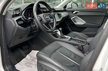Позашляховик / Кросовер Audi Q3 2021 в 