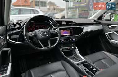 Позашляховик / Кросовер Audi Q3 2021 в 