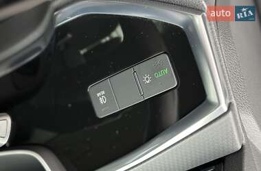 Позашляховик / Кросовер Audi Q3 2021 в 