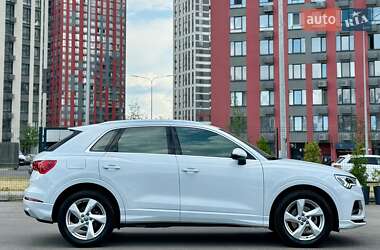Позашляховик / Кросовер Audi Q3 2020 в 