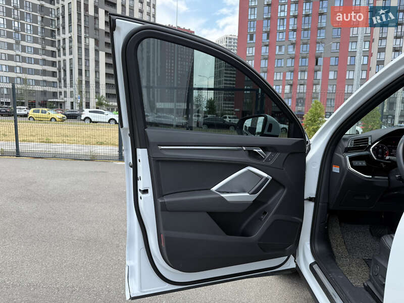 Позашляховик / Кросовер Audi Q3 2020 в Києві