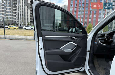 Позашляховик / Кросовер Audi Q3 2020 в 