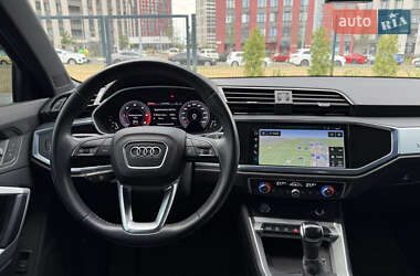 Позашляховик / Кросовер Audi Q3 2020 в 