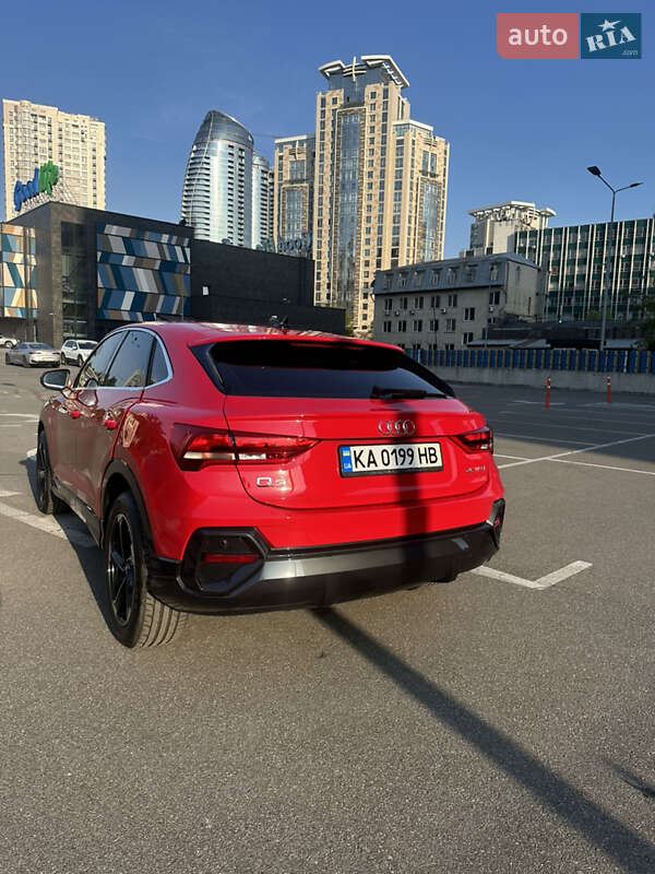 Позашляховик / Кросовер Audi Q3 2021 в Києві