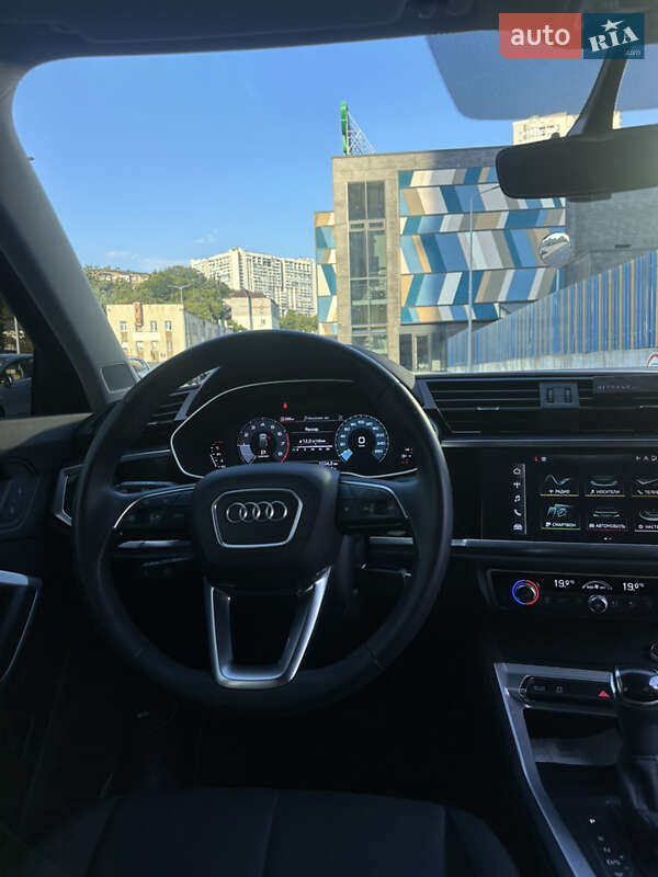 Позашляховик / Кросовер Audi Q3 2021 в Києві