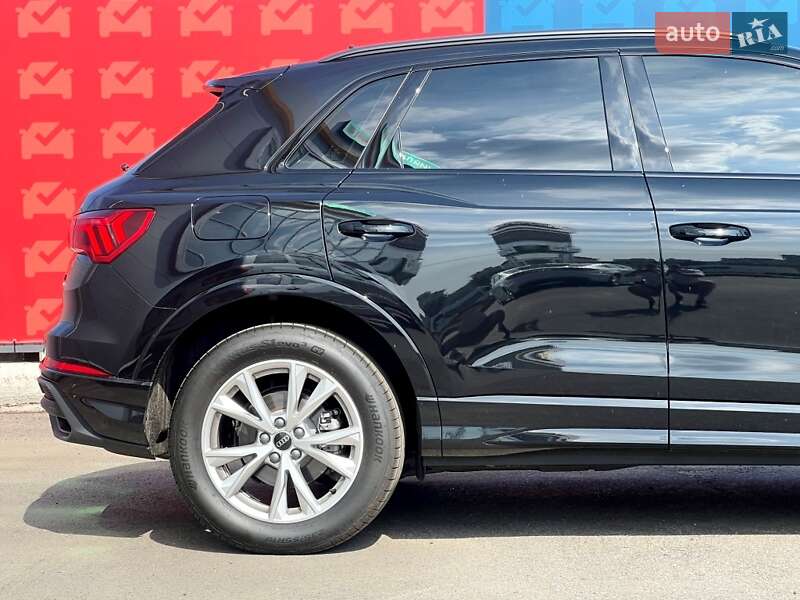 Внедорожник / Кроссовер Audi Q3 2024 в Киеве