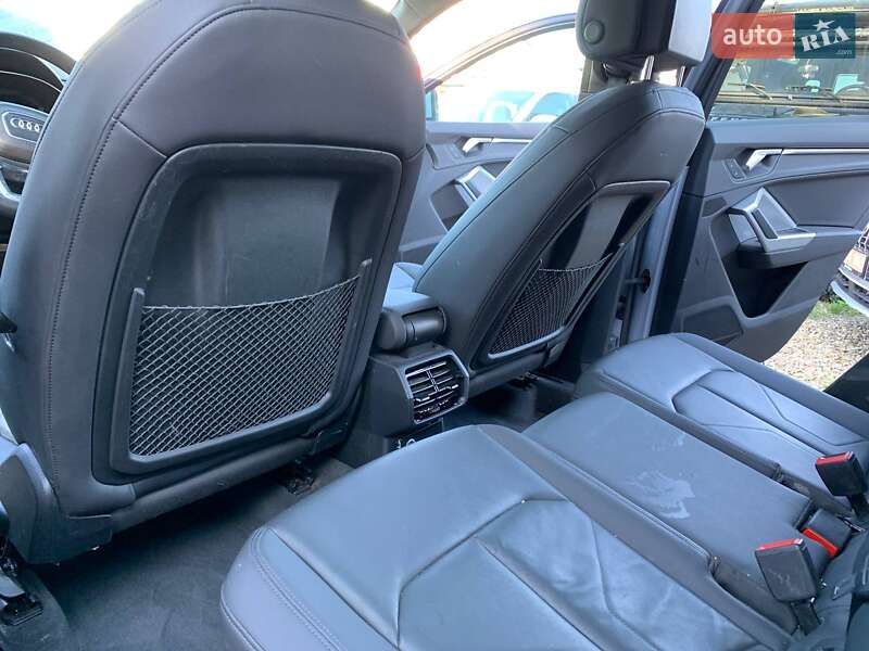 Позашляховик / Кросовер Audi Q3 2019 в Стрию