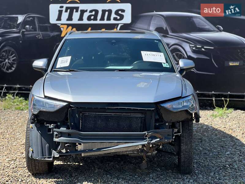 Позашляховик / Кросовер Audi Q3 2019 в Стрию