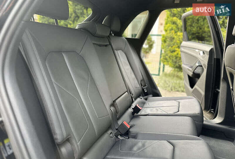 Внедорожник / Кроссовер Audi Q3 2020 в Киеве