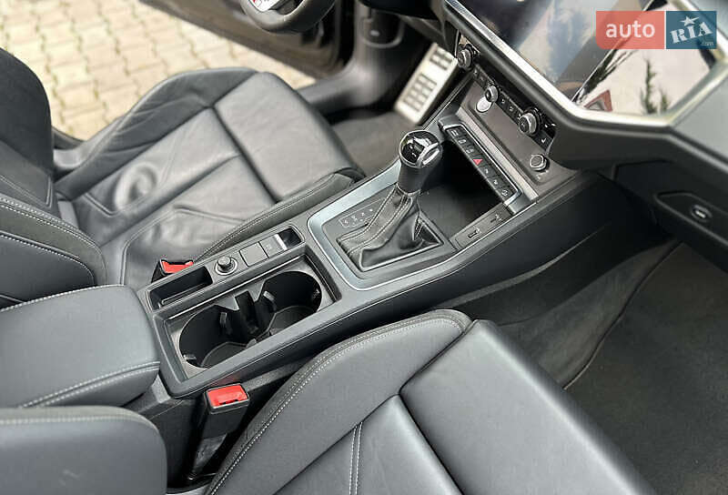 Внедорожник / Кроссовер Audi Q3 2020 в Киеве