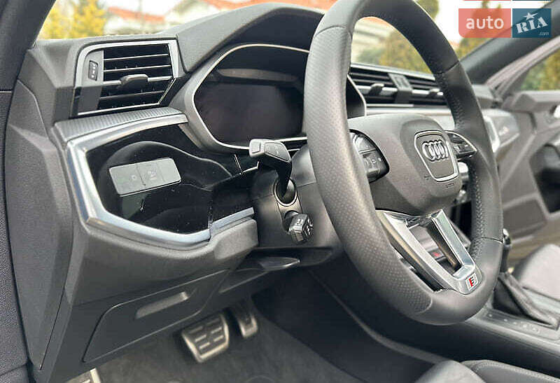 Внедорожник / Кроссовер Audi Q3 2020 в Киеве