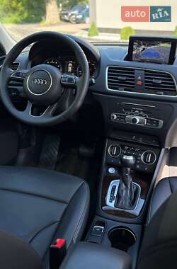 Внедорожник / Кроссовер Audi Q3 2016 в 