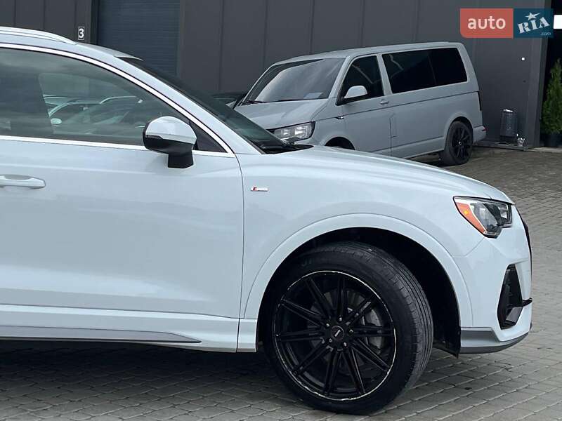Позашляховик / Кросовер Audi Q3 2020 в Львові