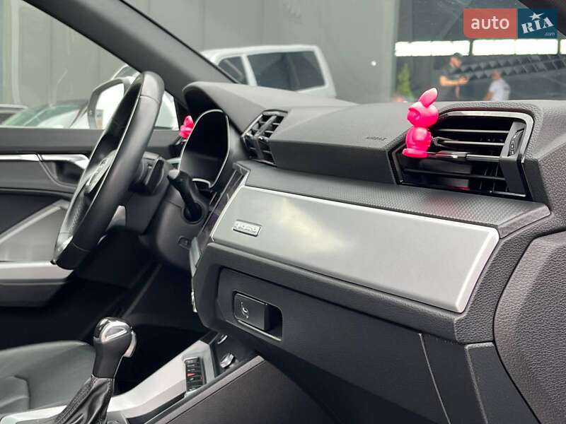 Позашляховик / Кросовер Audi Q3 2020 в Львові