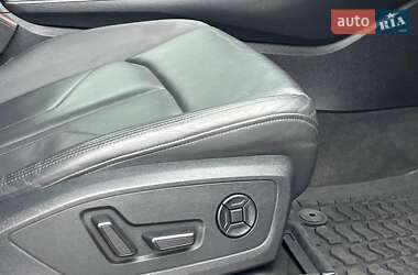 Внедорожник / Кроссовер Audi Q3 2020 в 
